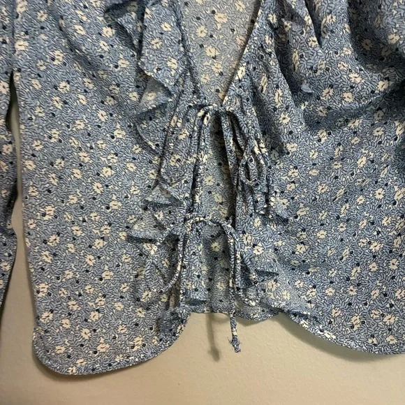 Abercrombie & Fitch Tie-Front Ruffle Blouse blue Floral Cottage Core Whimsical - Picture 7 of 7